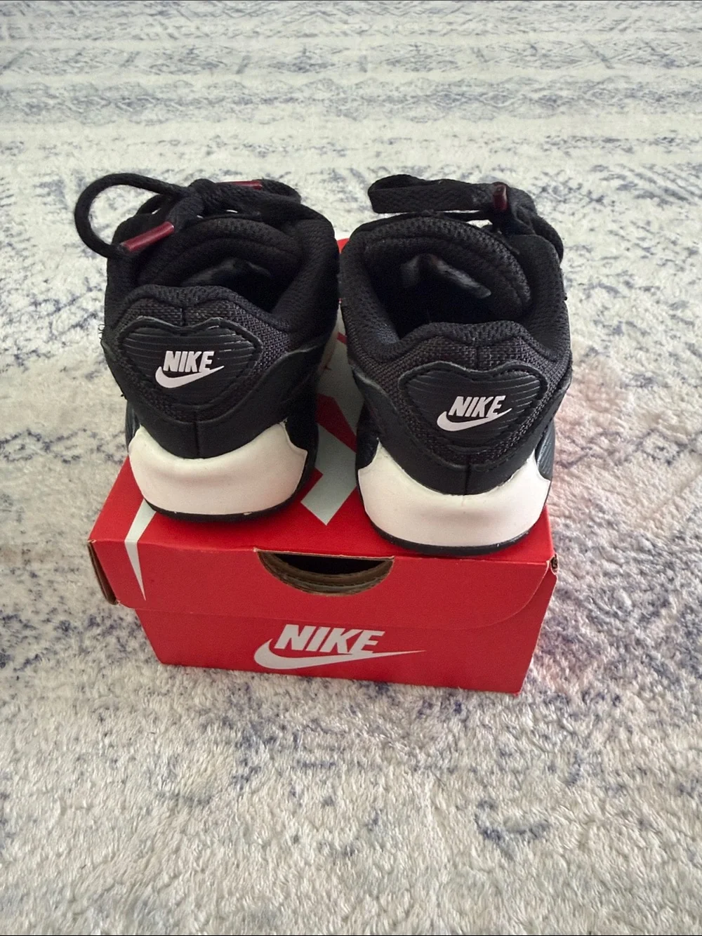 Nike Kids Black and Red Low-Top Sneakers